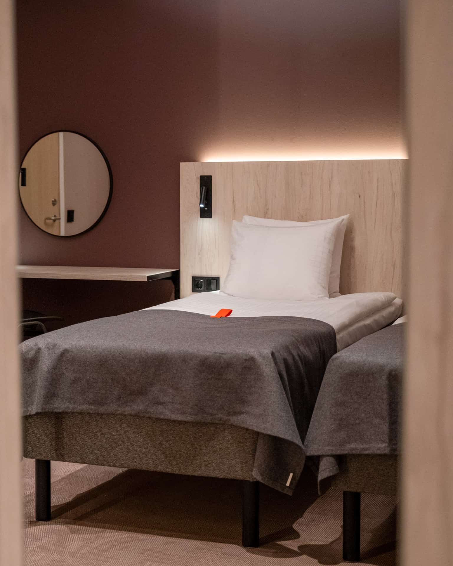 Twin room in Citybox Stockholm with two single beds, desk and a chair