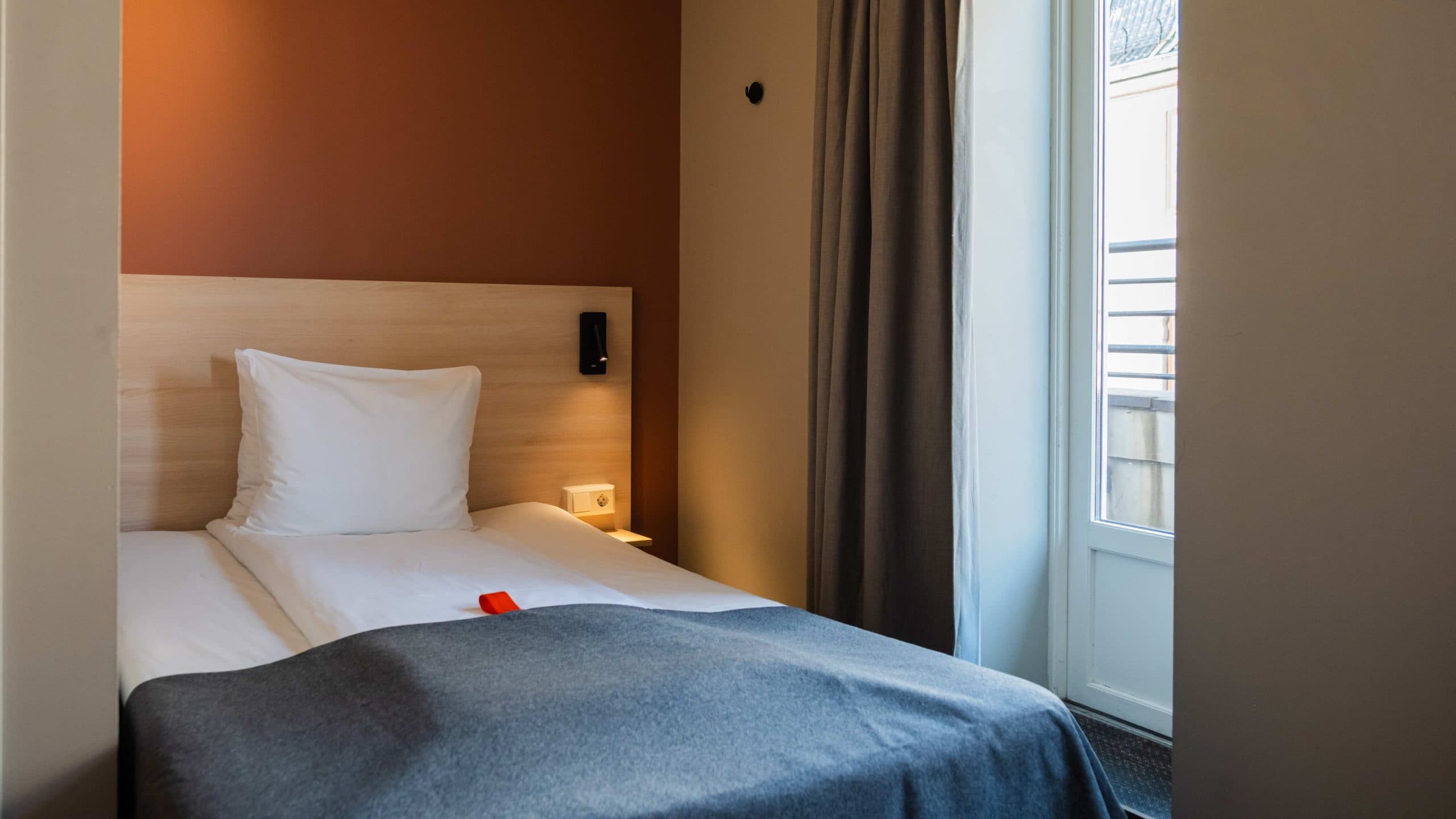 Picture of single room with balcony at Citybox Oslo