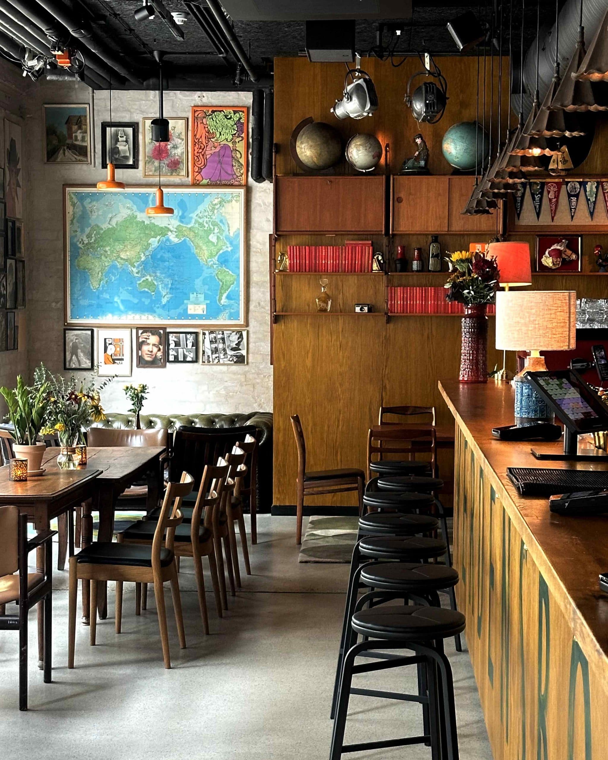 Verdensrommet (Outer Space)